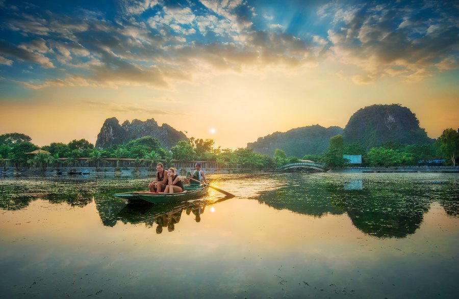 Sapa to Ninh Binh by private car- Sapa Private Car Travel