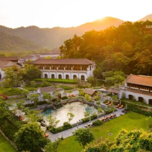Sapa To Yen Tu By Limousine Transfer - Sapa Private Car